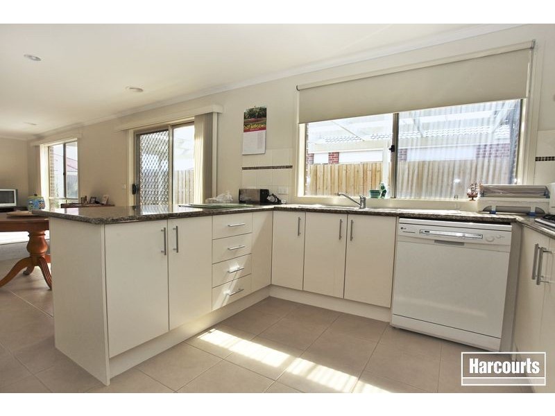 14 Sandalwood Drive, Pakenham VIC 3810