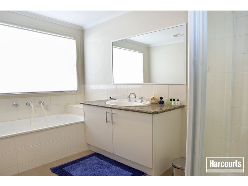 14 Sandalwood Drive, Pakenham VIC 3810