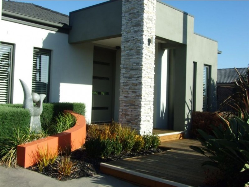 8 Wild Cherry Avenue, Pakenham VIC 3810