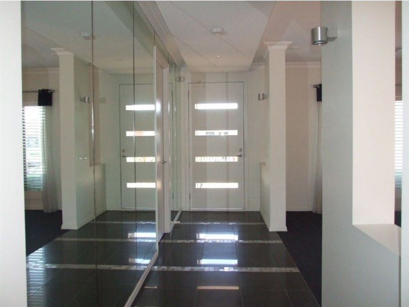 8 Wild Cherry Avenue, Pakenham VIC 3810