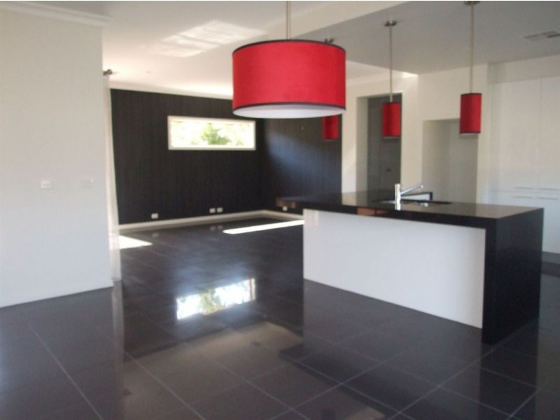 8 Wild Cherry Avenue, Pakenham VIC 3810