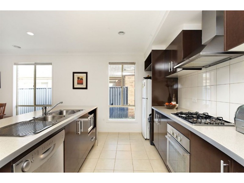 37 Scarlet Crescent, Pakenham South VIC 3810