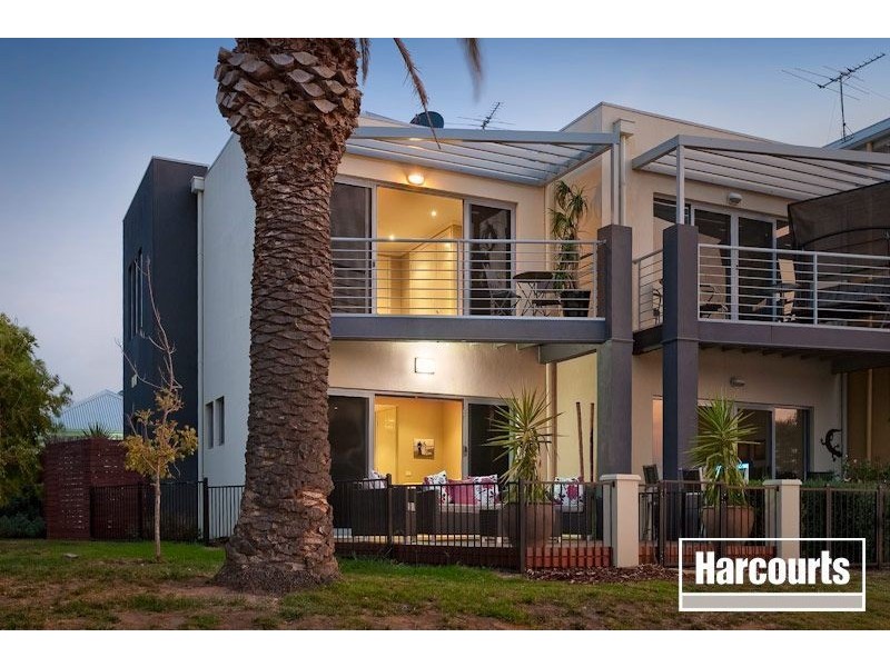 8/2 The Entrance, Pakenham VIC 3810