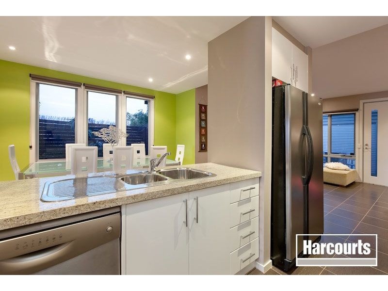 8/2 The Entrance, Pakenham VIC 3810