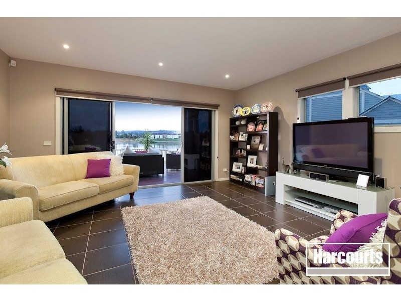 8/2 The Entrance, Pakenham VIC 3810