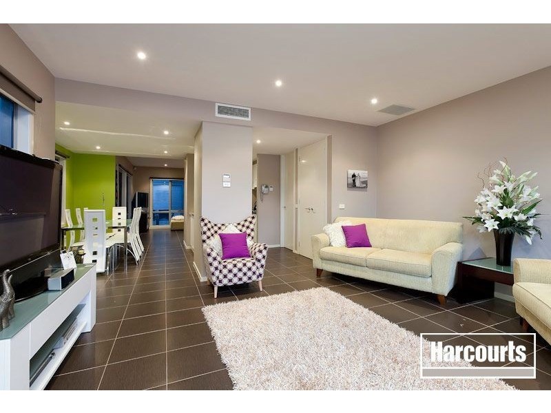 8/2 The Entrance, Pakenham VIC 3810