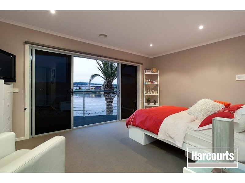 8/2 The Entrance, Pakenham VIC 3810