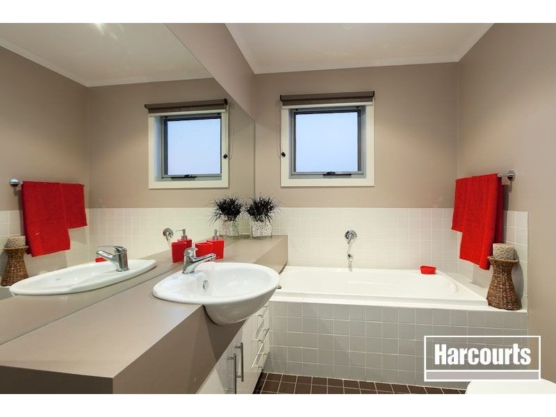 8/2 The Entrance, Pakenham VIC 3810