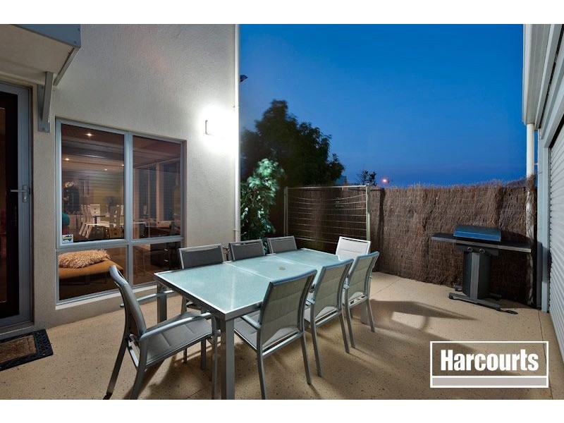 8/2 The Entrance, Pakenham VIC 3810