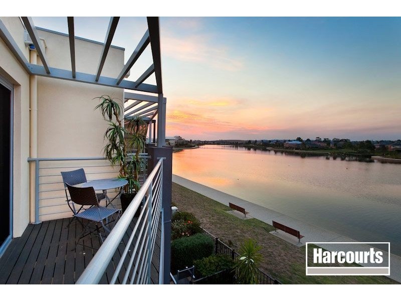 8/2 The Entrance, Pakenham VIC 3810