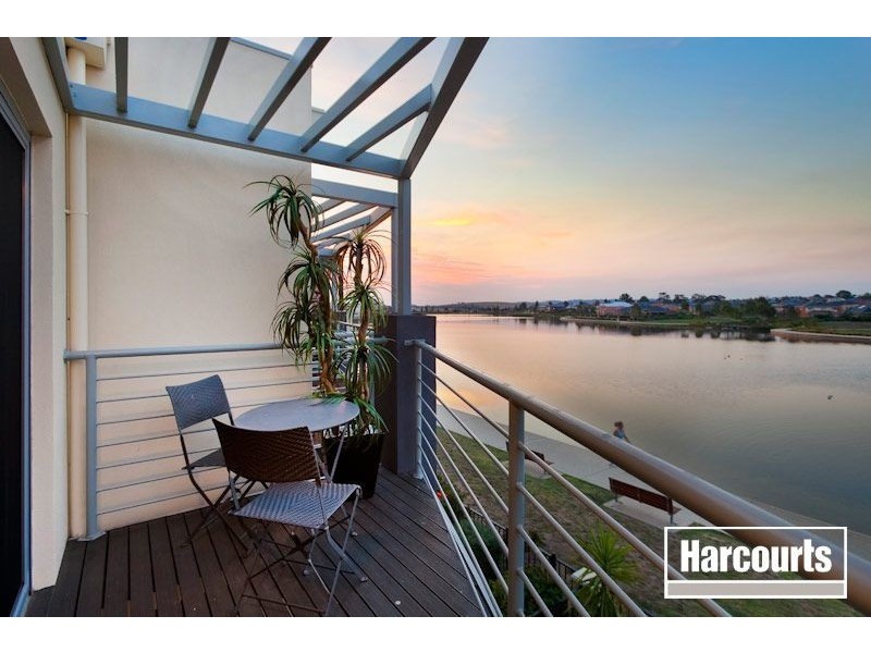 8/2 The Entrance, Pakenham VIC 3810