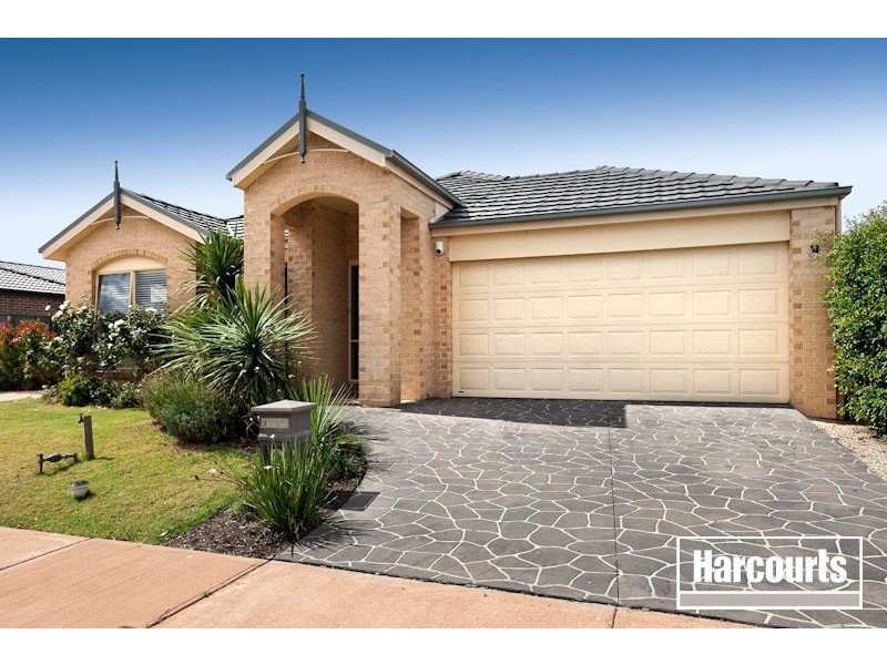 9 Scarlet Crescent, Pakenham VIC 3810