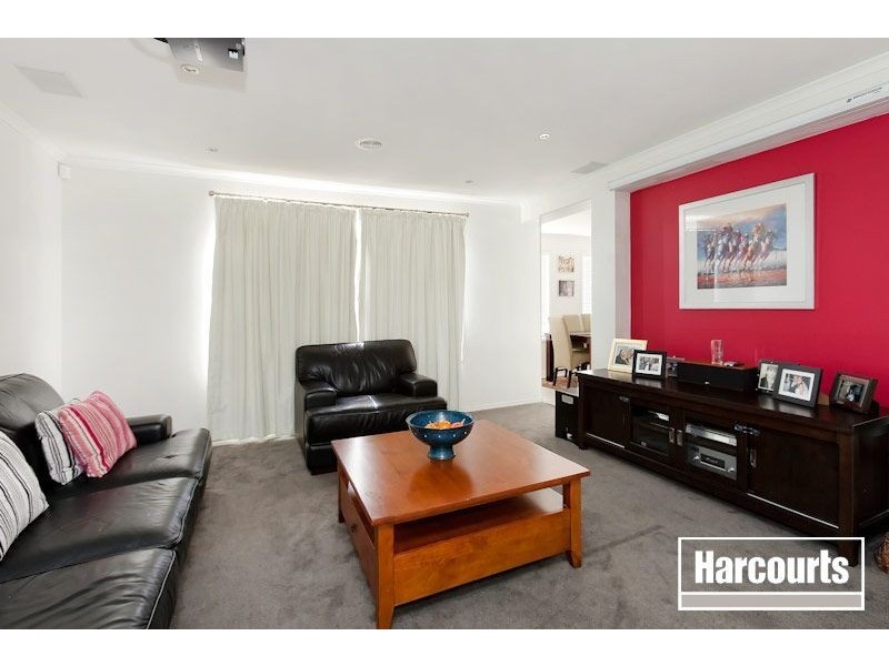 9 Scarlet Crescent, Pakenham VIC 3810