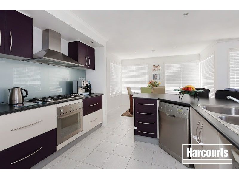 9 Scarlet Crescent, Pakenham VIC 3810