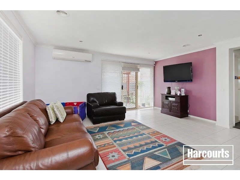 9 Scarlet Crescent, Pakenham VIC 3810