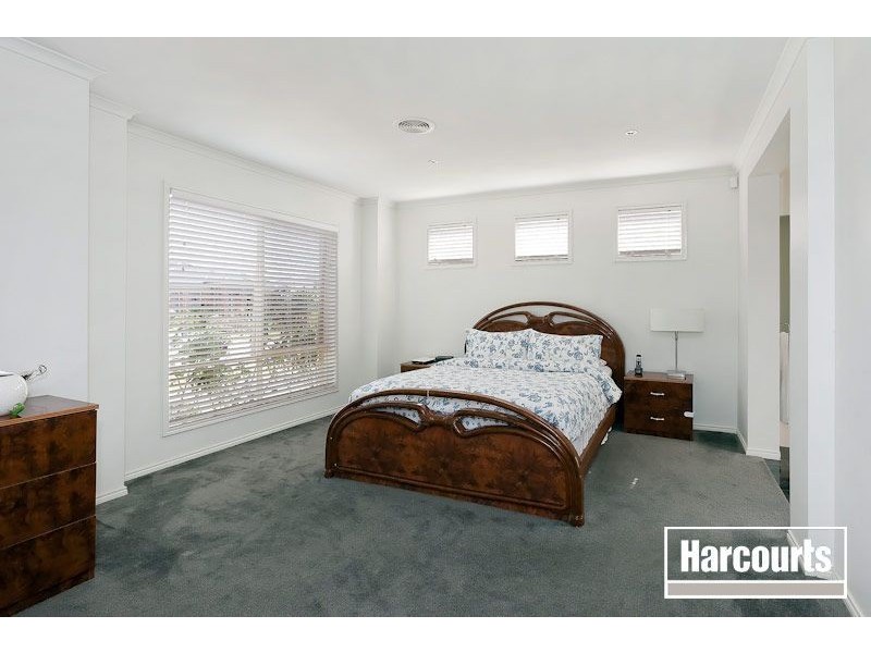 9 Scarlet Crescent, Pakenham VIC 3810