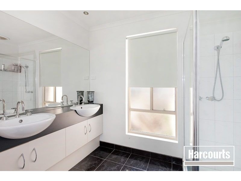 9 Scarlet Crescent, Pakenham VIC 3810