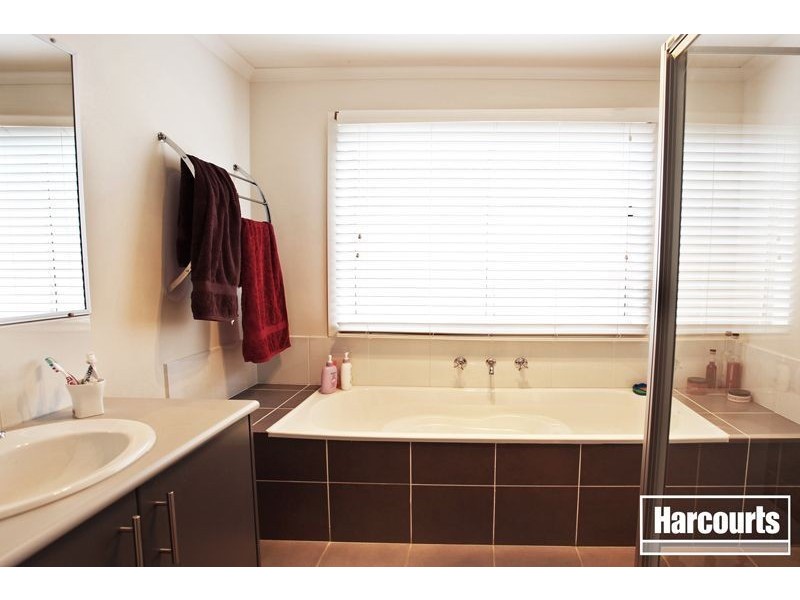 7 Lorikeet Court, Pakenham VIC 3810