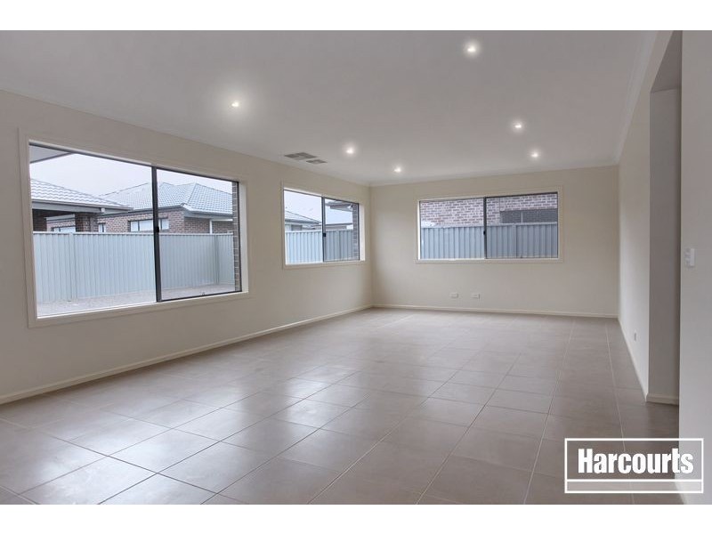 34 Cormorant Parade, Pakenham VIC 3810