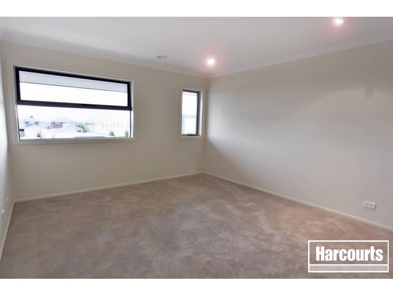 34 Cormorant Parade, Pakenham VIC 3810