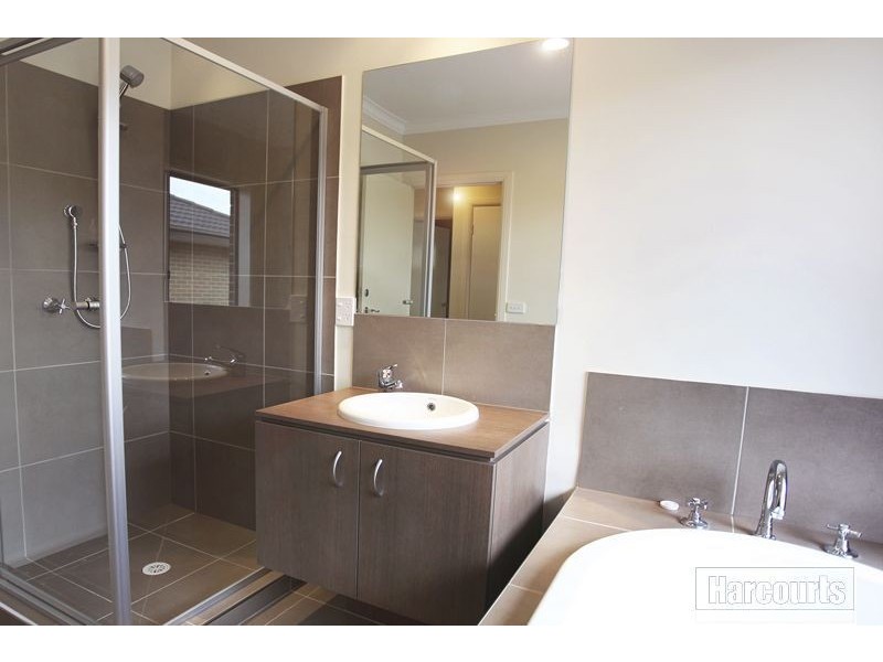 34 Cormorant Parade, Pakenham VIC 3810