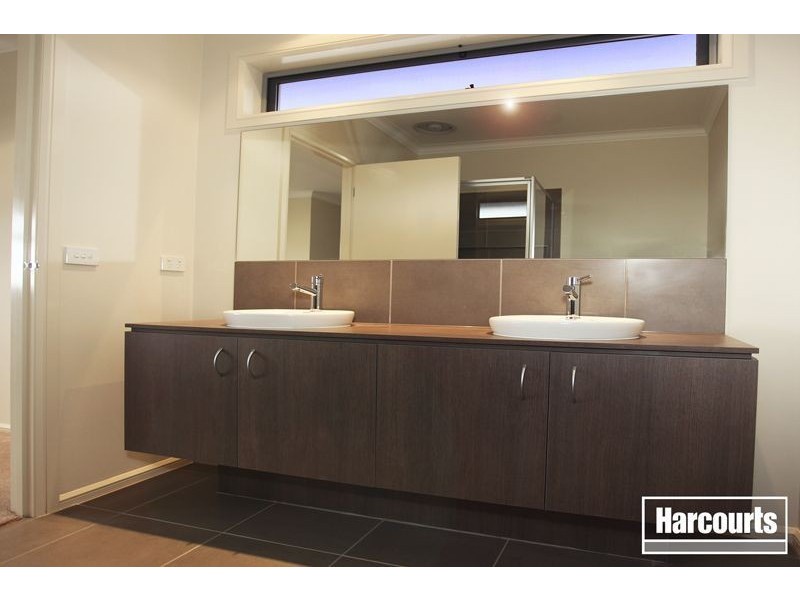 34 Cormorant Parade, Pakenham VIC 3810