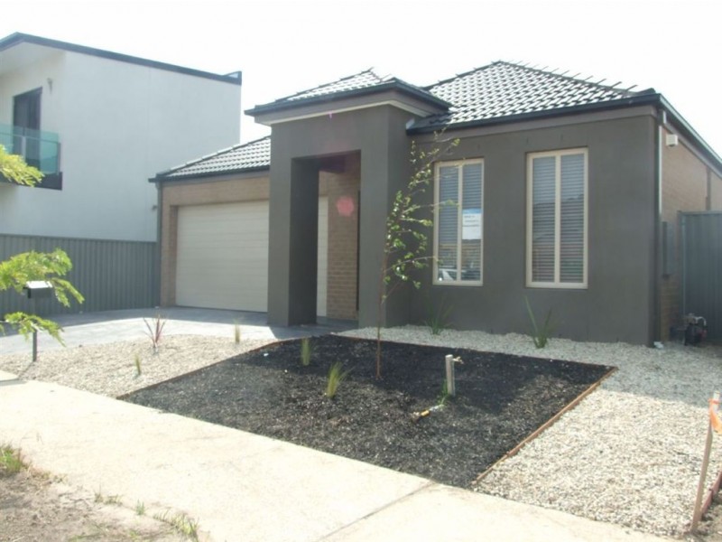 20 Petrel Cct, Pakenham VIC 3810