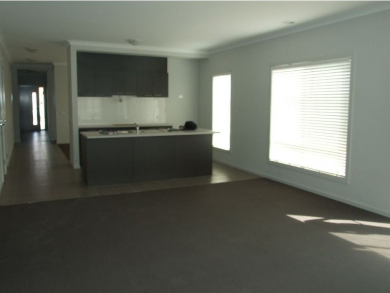 20 Petrel Cct, Pakenham VIC 3810