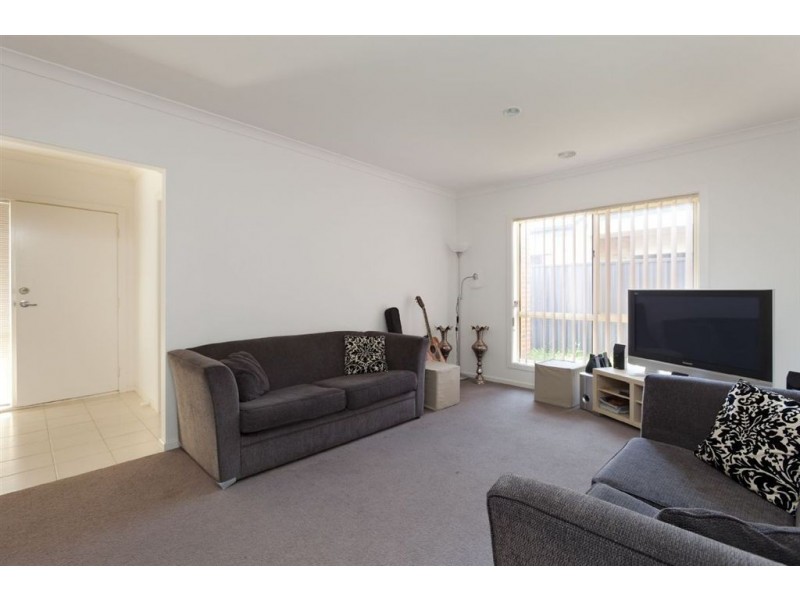 14 Kingsdale Crescent, Pakenham VIC 3810