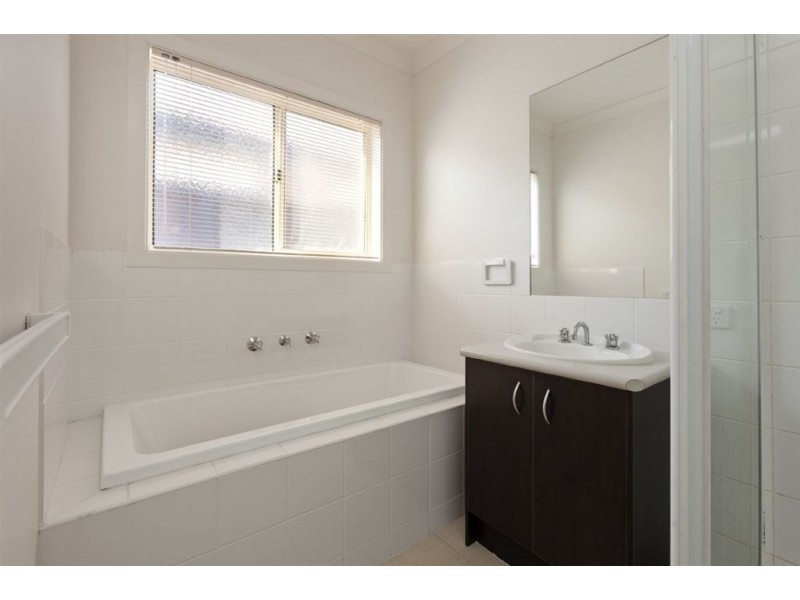 14 Kingsdale Crescent, Pakenham VIC 3810