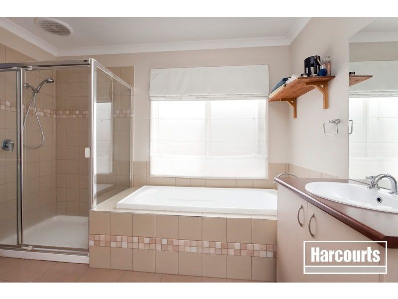 12 Wonboyn Close, Pakenham VIC 3810