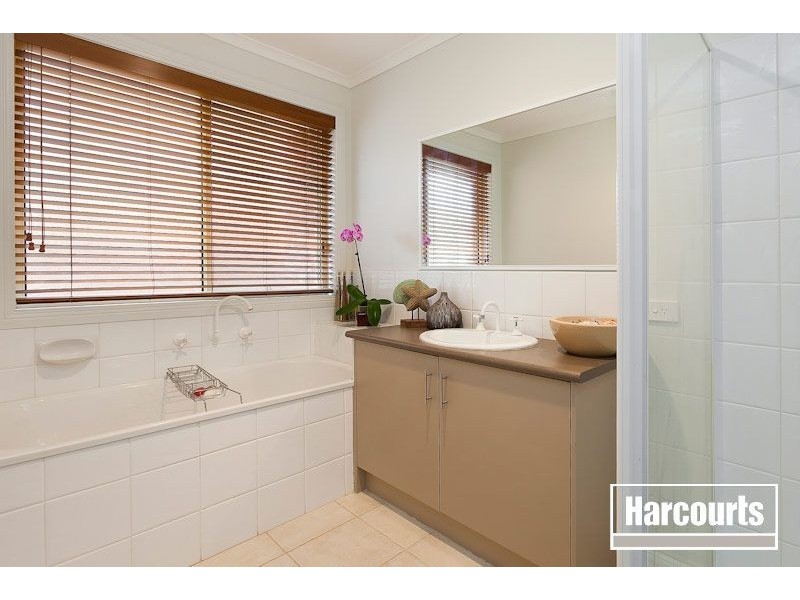 13 Riviera Drive, Pakenham VIC 3810