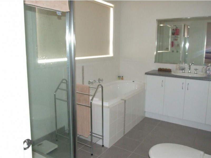 16/23 Parman Avenue, Pakenham VIC 3810