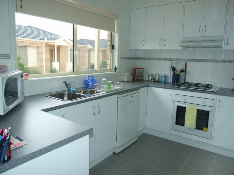 16/23 Parman Avenue, Pakenham VIC 3810