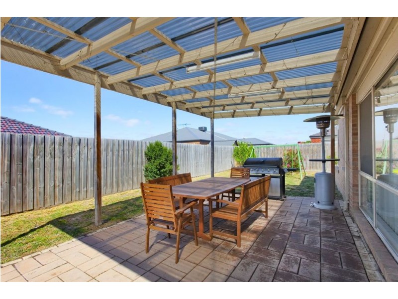 4 Sheoak Court, Pakenham VIC 3810