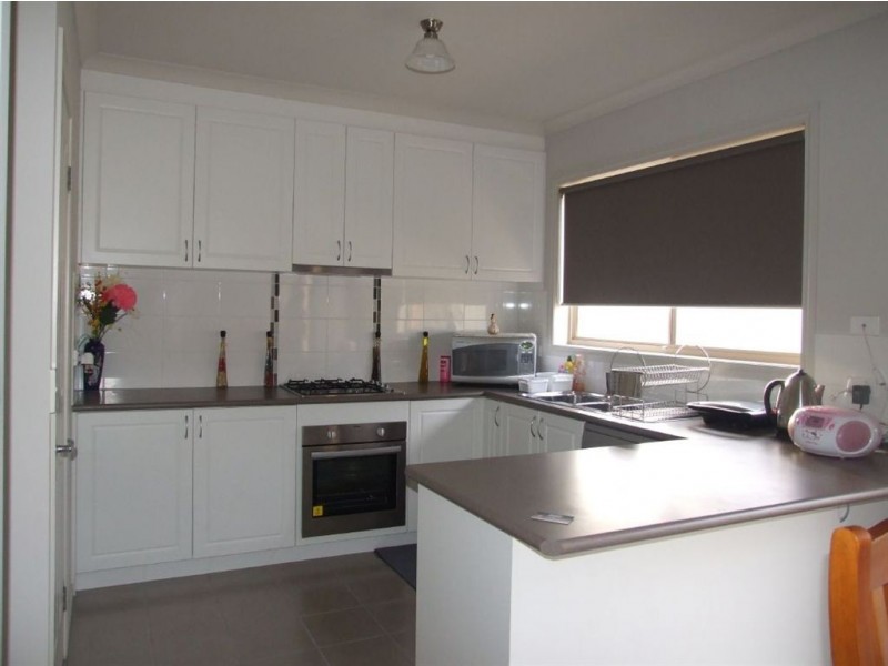 6/2-4 Bluehills Boulevard, Pakenham VIC 3810