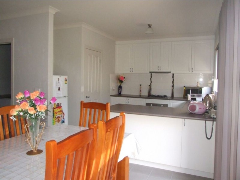 6/2-4 Bluehills Boulevard, Pakenham VIC 3810