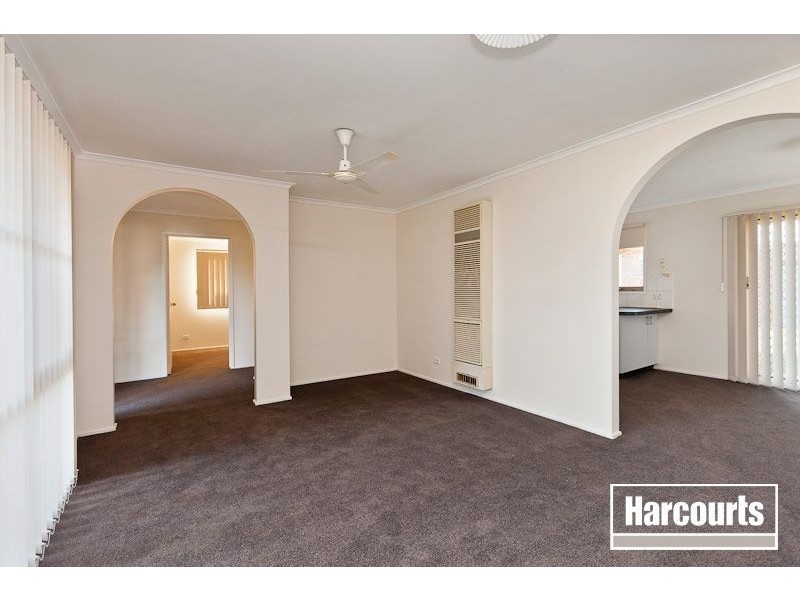 6 Gullquist Way, Pakenham VIC 3810