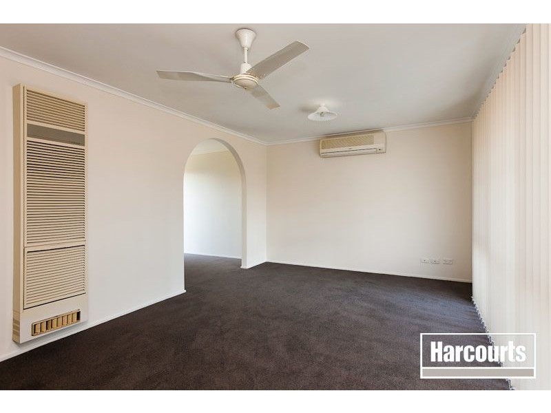 6 Gullquist Way, Pakenham VIC 3810