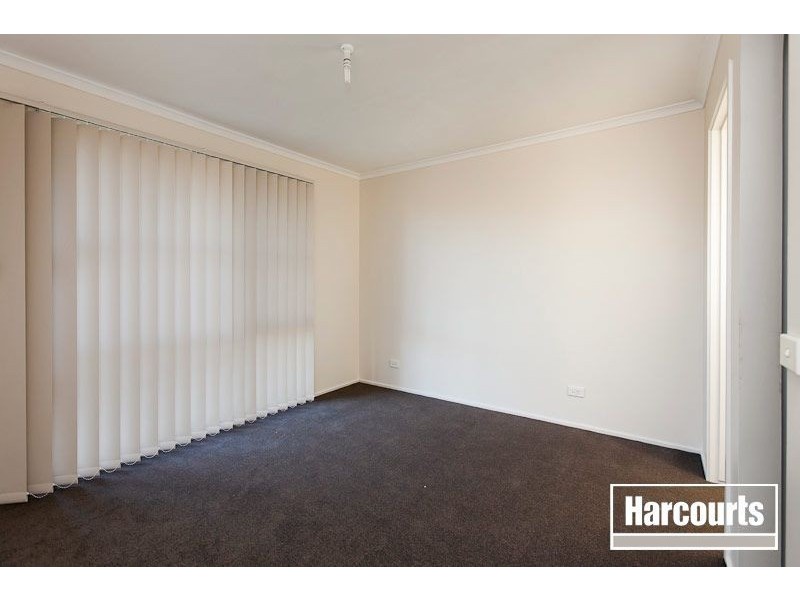 6 Gullquist Way, Pakenham VIC 3810