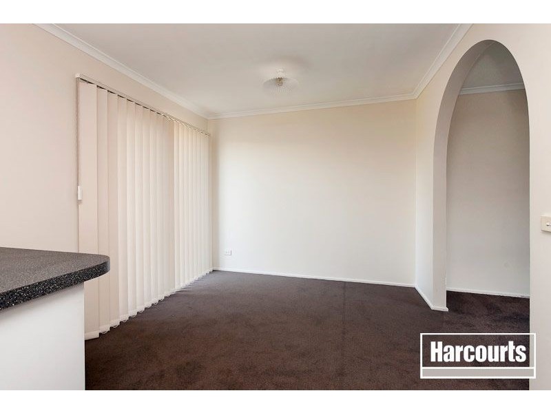 6 Gullquist Way, Pakenham VIC 3810