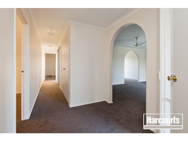 6 Gullquist Way, Pakenham VIC 3810