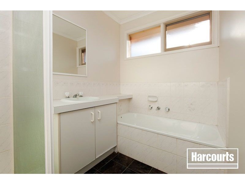 6 Gullquist Way, Pakenham VIC 3810