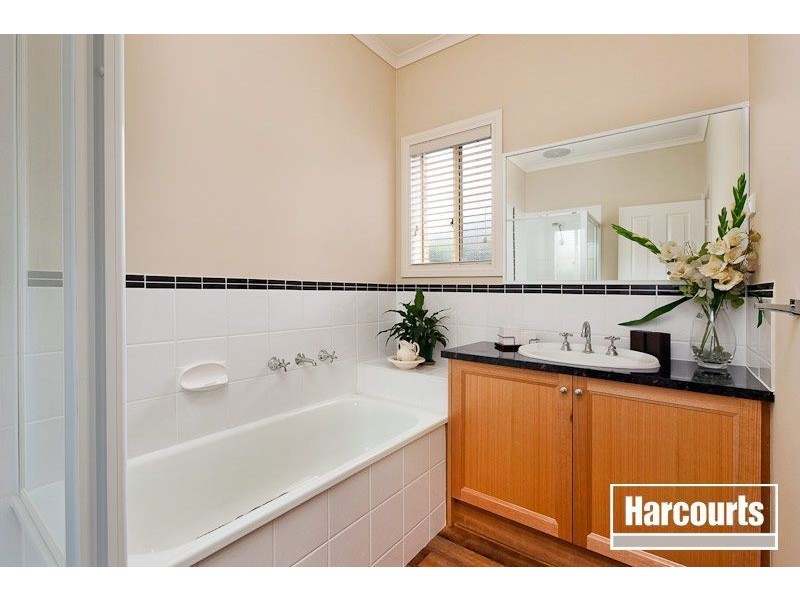 11 Joseph Banks Drive, Pakenham VIC 3810