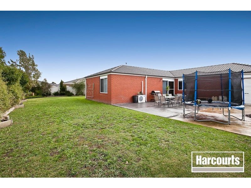 8 Howqua Place, Pakenham VIC 3810