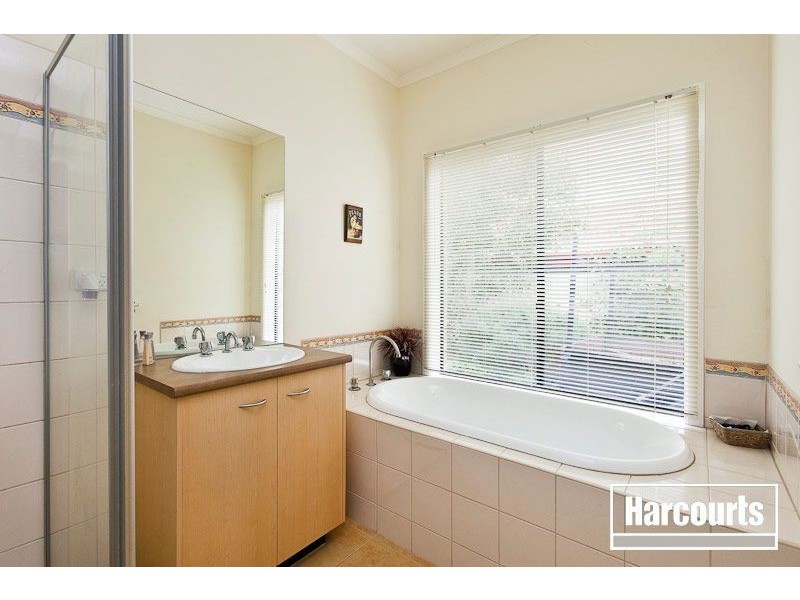 24 Arbour Rise, Pakenham VIC 3810