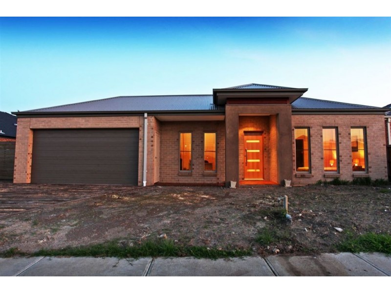 53 Banjo Patterson Drive, Pakenham VIC 3810