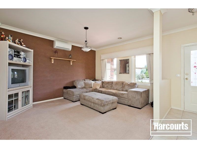 16 Flinders Chase, Pakenham VIC 3810