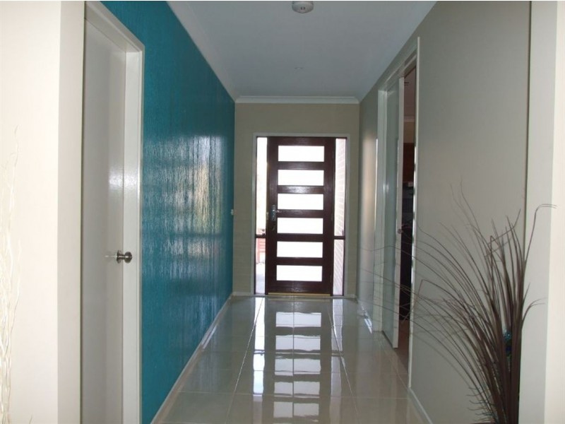 8 Bailey Place, Pakenham VIC 3810