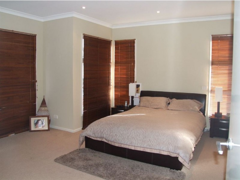 8 Bailey Place, Pakenham VIC 3810